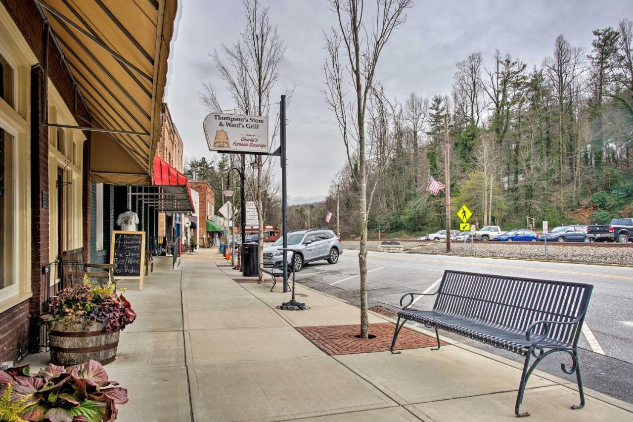 Saluda Main Street Retreat - Central Location! エクステリア 写真